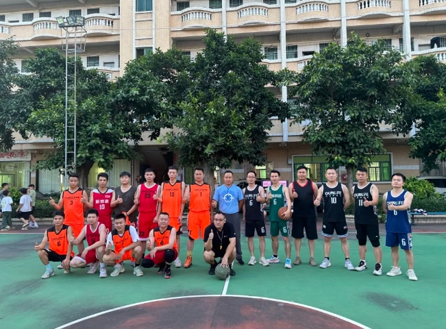 这场篮球赛有点“热辣滚烫”！